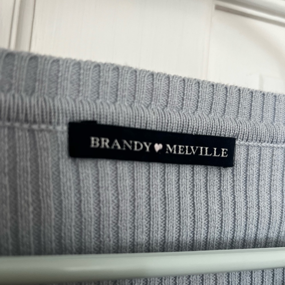 Brandy Melville V Neck Sweater Top, One size fits all, grey/blueish color - Picture 3 of 3
